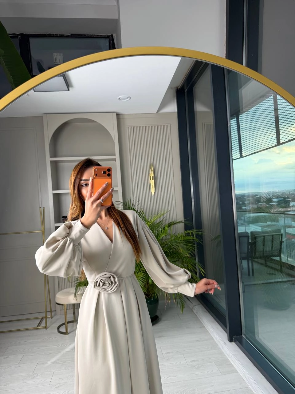 Bej%20Gül%20Detaylı%20Scuba%20Kumaş%20Elbise