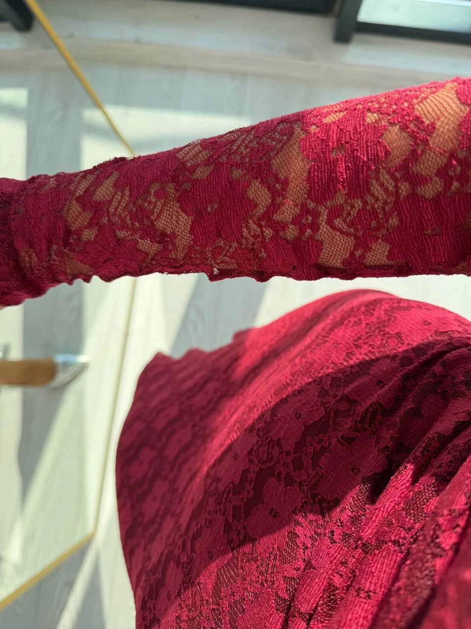 Bordo%20Astarlı%20Omuz%20Detaylı%20Likralı%20Dantel%20Elbise