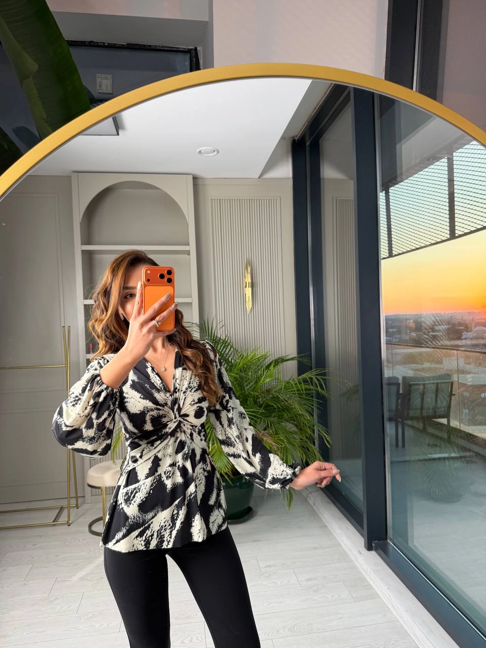 Siyah%20Desenli%20Düğüm%20Detaylı%20Likralı%20Bluz