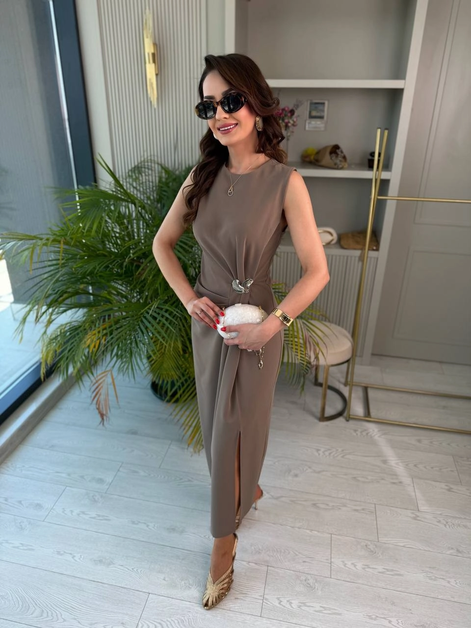 Soft%20Haki(Camel%20)%20Bel%20Metal%20Toka%20Detaylı%20Tensel%20Krep%20Kumaş%20Elbise