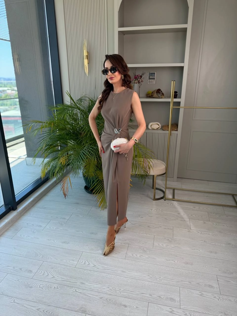 Soft%20Haki(Camel%20)%20Bel%20Metal%20Toka%20Detaylı%20Tensel%20Krep%20Kumaş%20Elbise