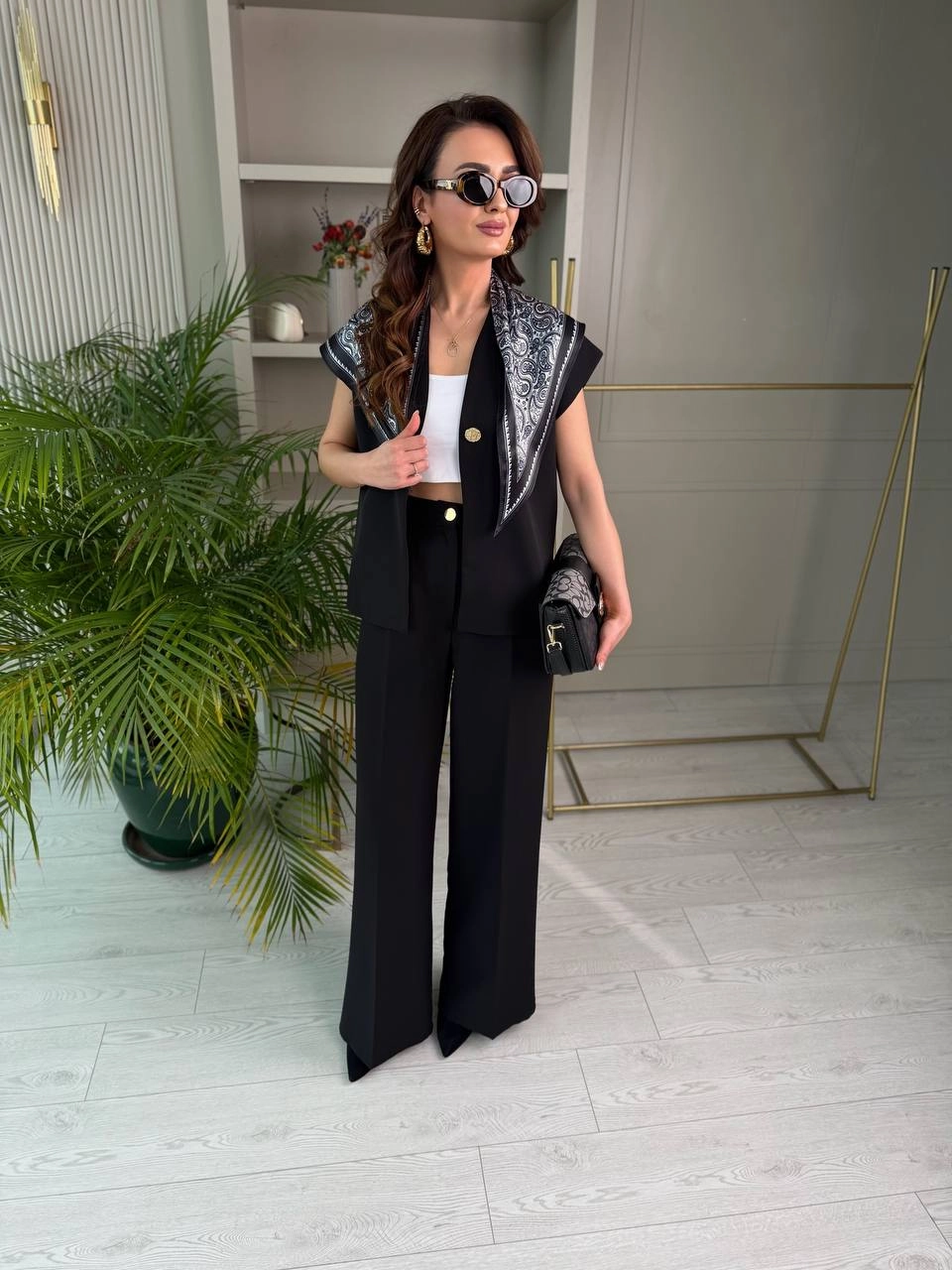 Siyah%20Fular%20Detaylı%20Atlas%20Kumaş%20Takım