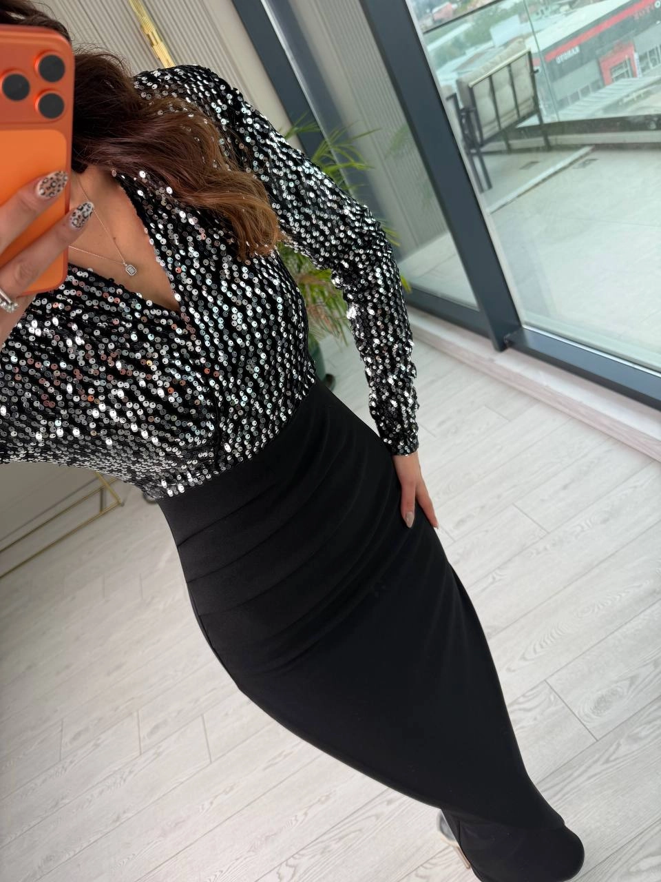 Gri%20Üst%20Kısmı%20Payet%20Detaylı%20Elbise