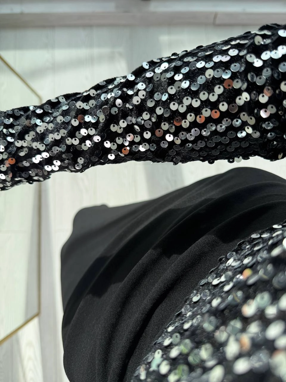 Gri%20Üst%20Kısmı%20Payet%20Detaylı%20Elbise