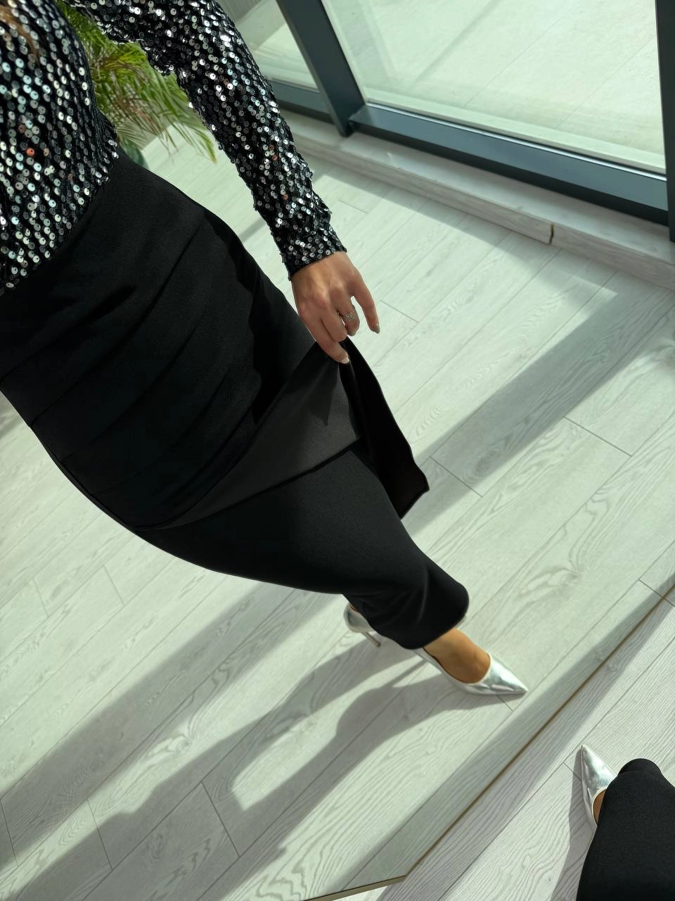 Gri%20Üst%20Kısmı%20Payet%20Detaylı%20Elbise