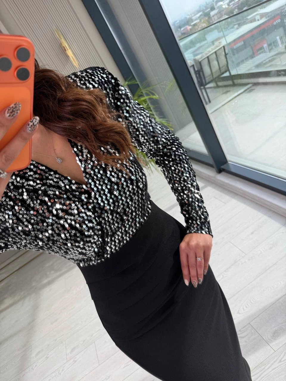 Gri%20Üst%20Kısmı%20Payet%20Detaylı%20Elbise