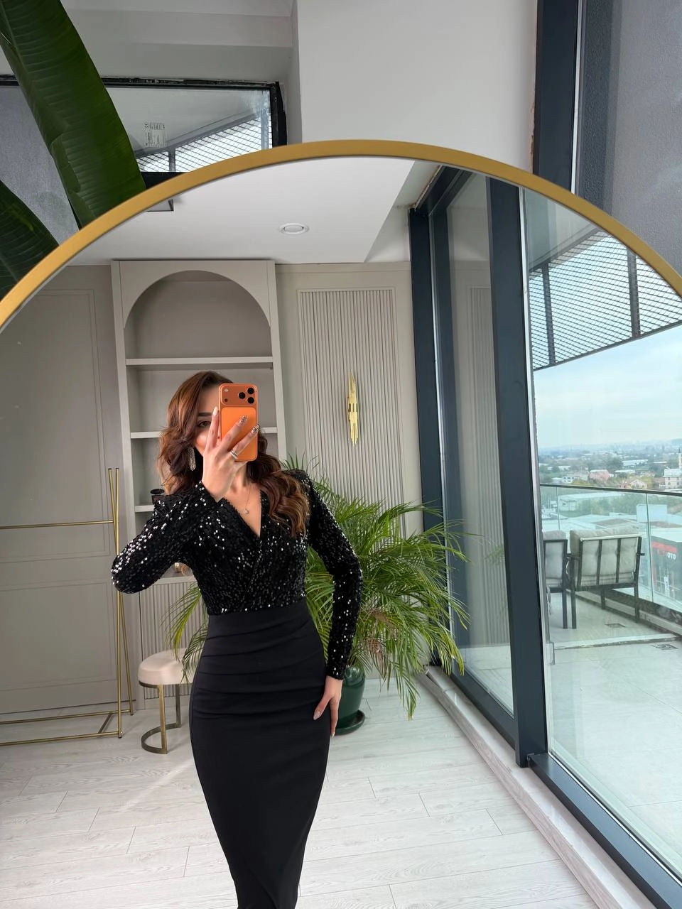 Siyah%20Üst%20Kısmı%20Payet%20Detaylı%20Elbise