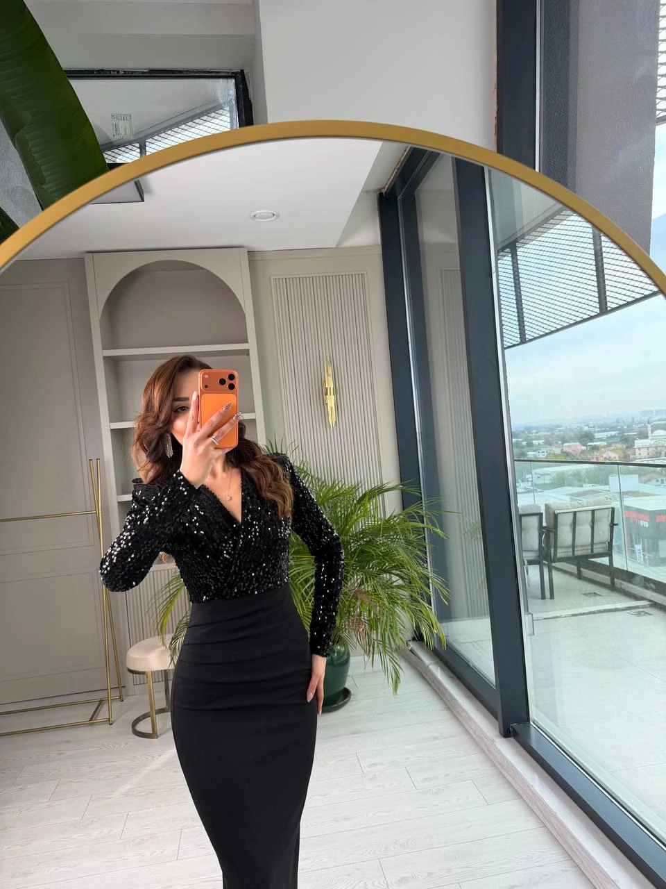 Siyah%20Üst%20Kısmı%20Payet%20Detaylı%20Elbise