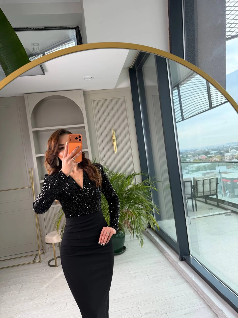 Siyah%20Üst%20Kısmı%20Payet%20Detaylı%20Elbise