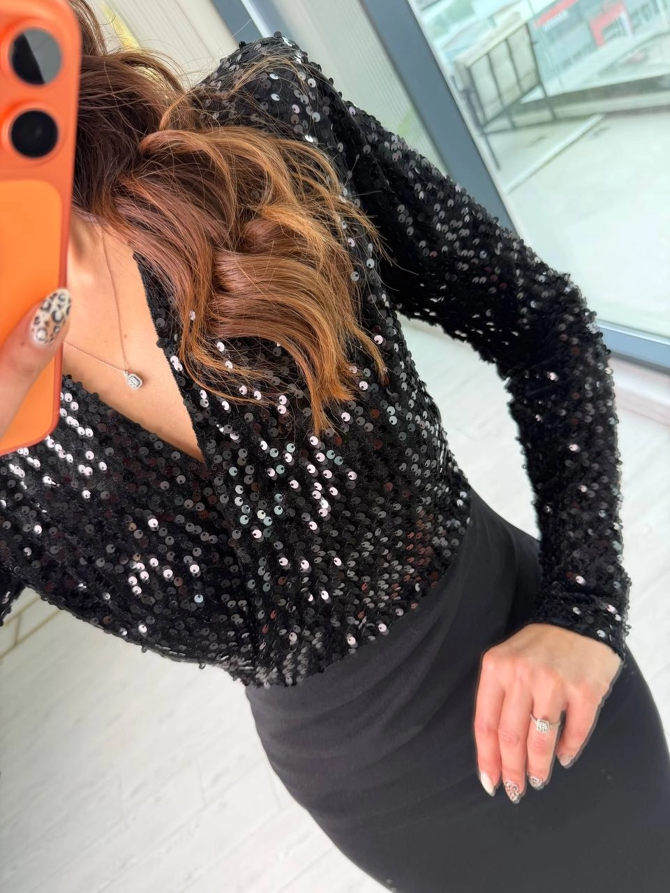 Siyah%20Üst%20Kısmı%20Payet%20Detaylı%20Elbise