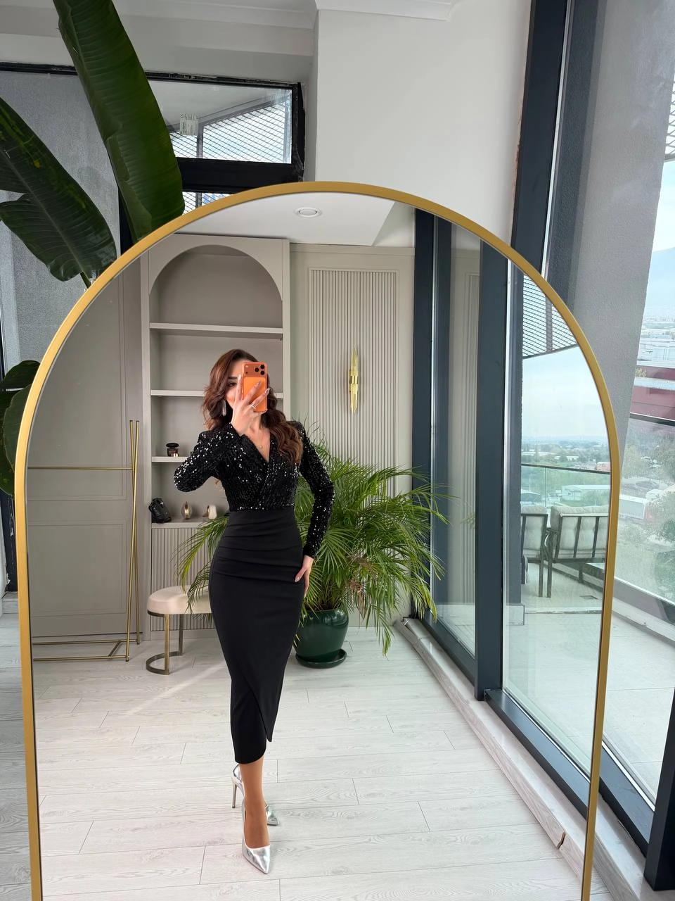 Siyah%20Üst%20Kısmı%20Payet%20Detaylı%20Elbise