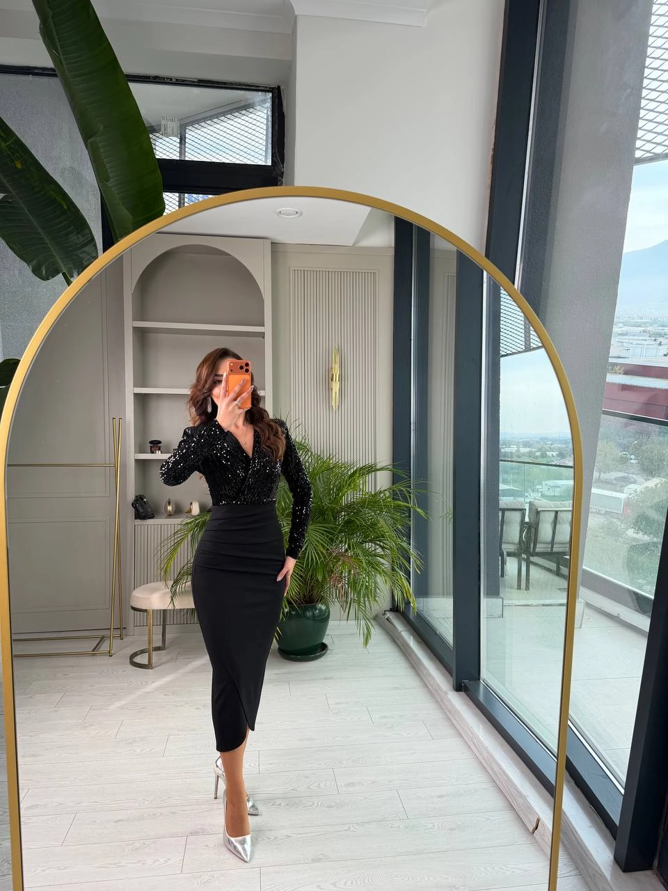 Siyah%20Üst%20Kısmı%20Payet%20Detaylı%20Elbise