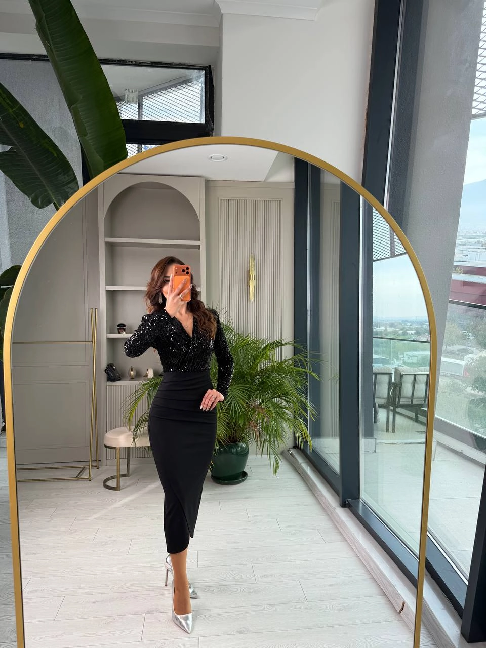 Siyah%20Üst%20Kısmı%20Payet%20Detaylı%20Elbise