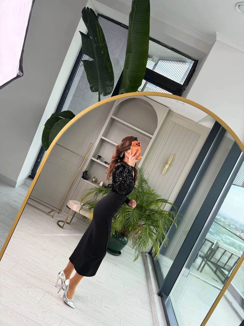 Siyah%20Üst%20Kısmı%20Payet%20Detaylı%20Elbise