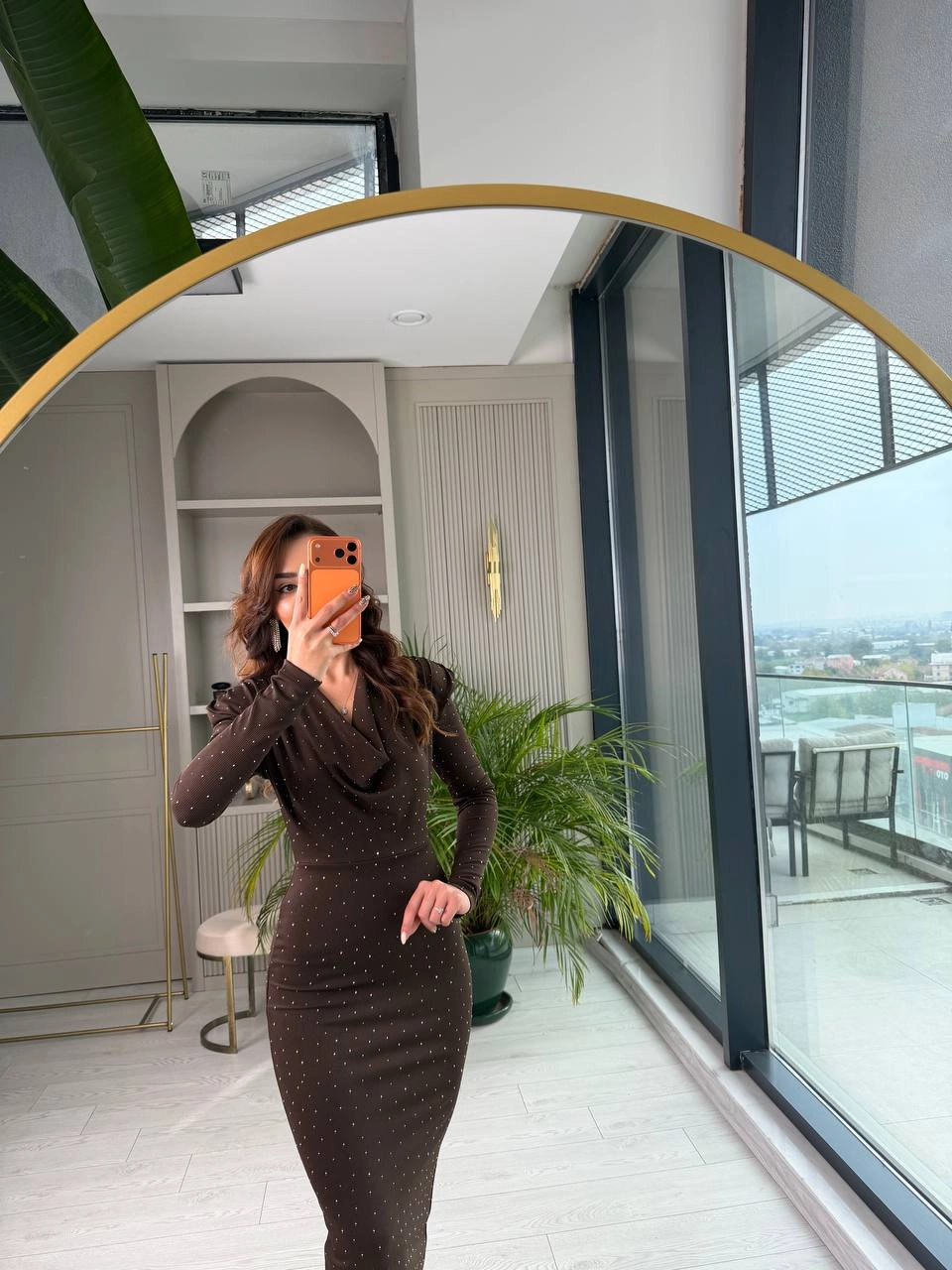 Kahverengi%20Minimal%20Taşlı%20Degaje%20Yaka%20Elbise