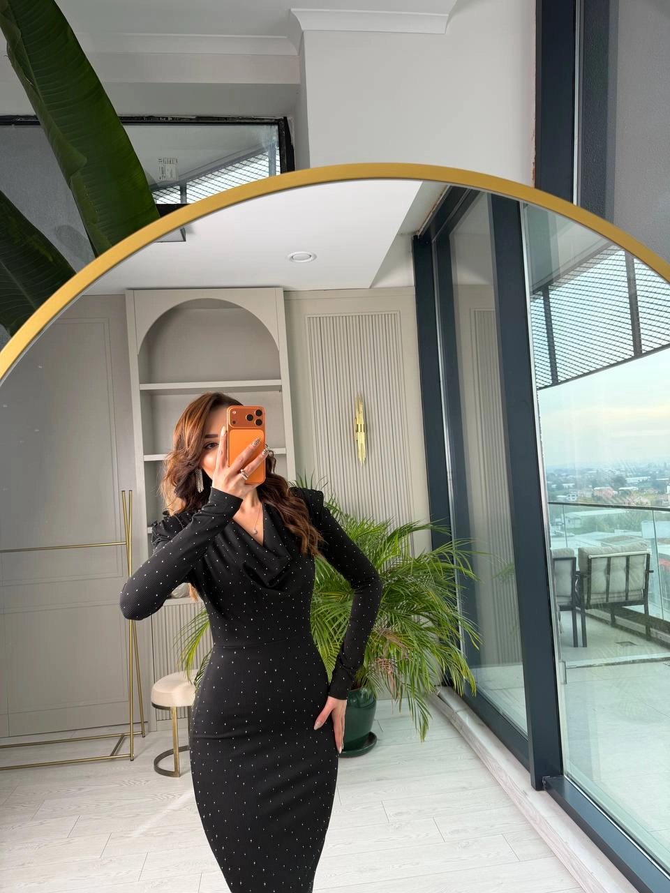 Siyah%20Minimal%20Taşlı%20Degaje%20Yaka%20Elbise