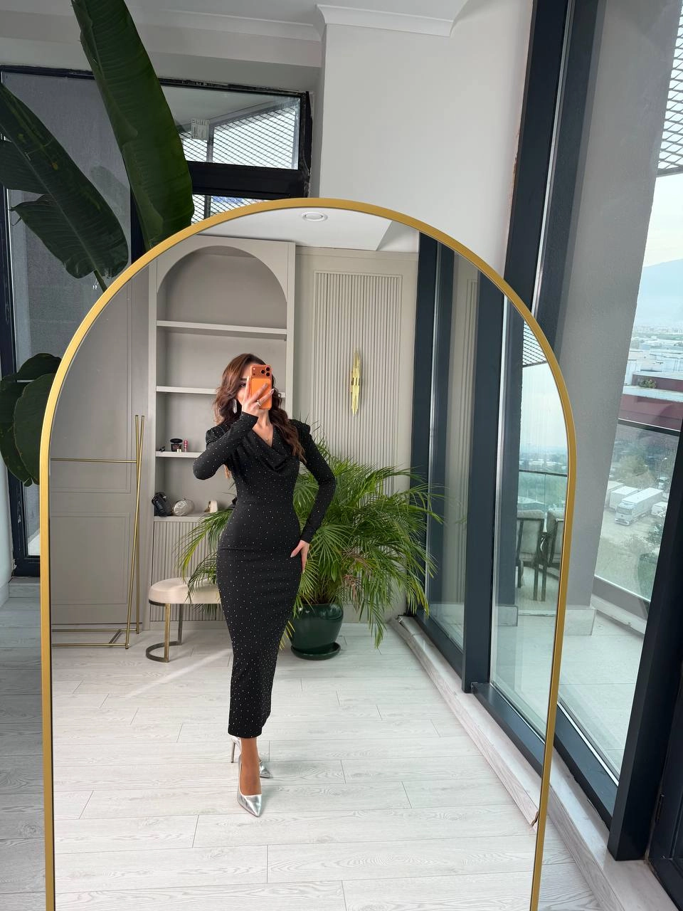 Siyah%20Minimal%20Taşlı%20Degaje%20Yaka%20Elbise