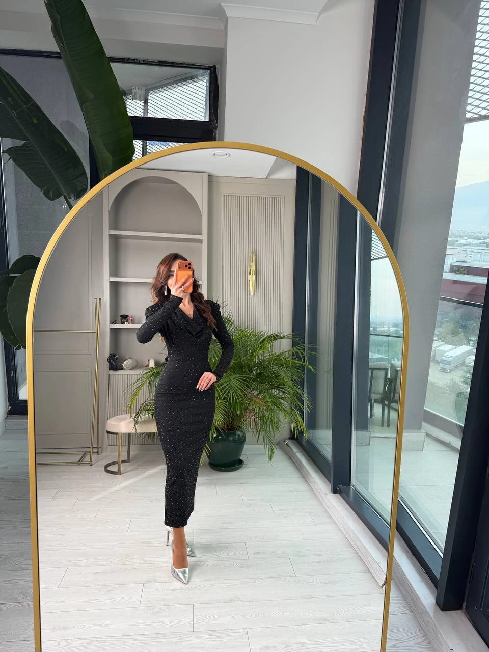 Siyah%20Minimal%20Taşlı%20Degaje%20Yaka%20Elbise