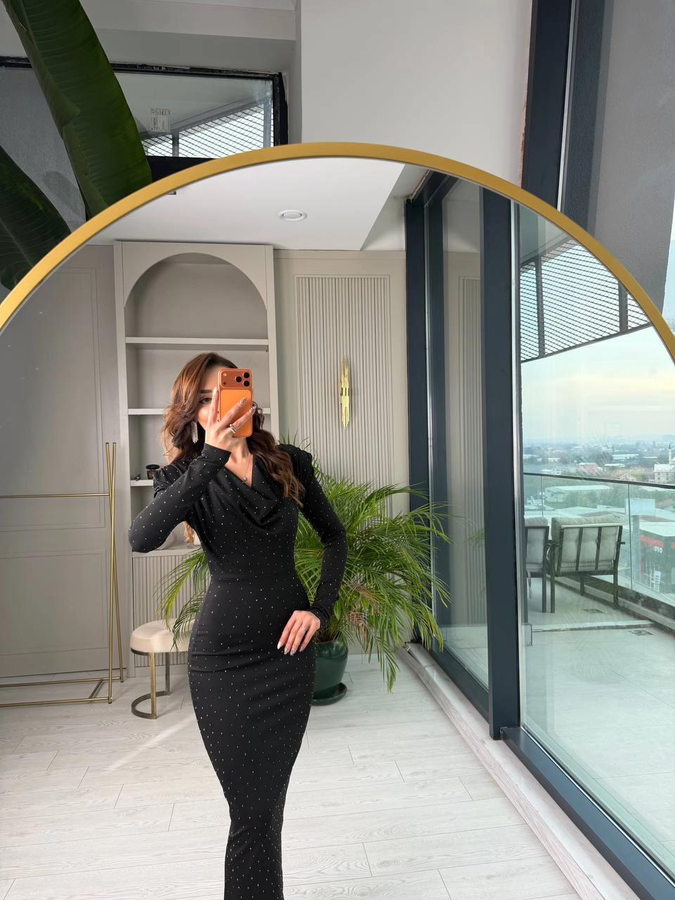 Siyah%20Minimal%20Taşlı%20Degaje%20Yaka%20Elbise