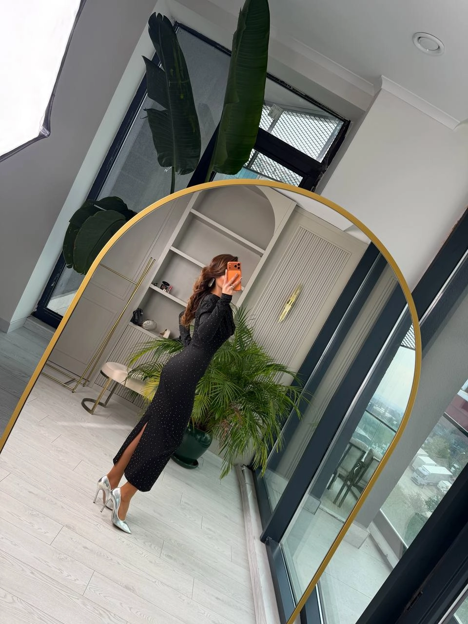 Siyah%20Minimal%20Taşlı%20Degaje%20Yaka%20Elbise