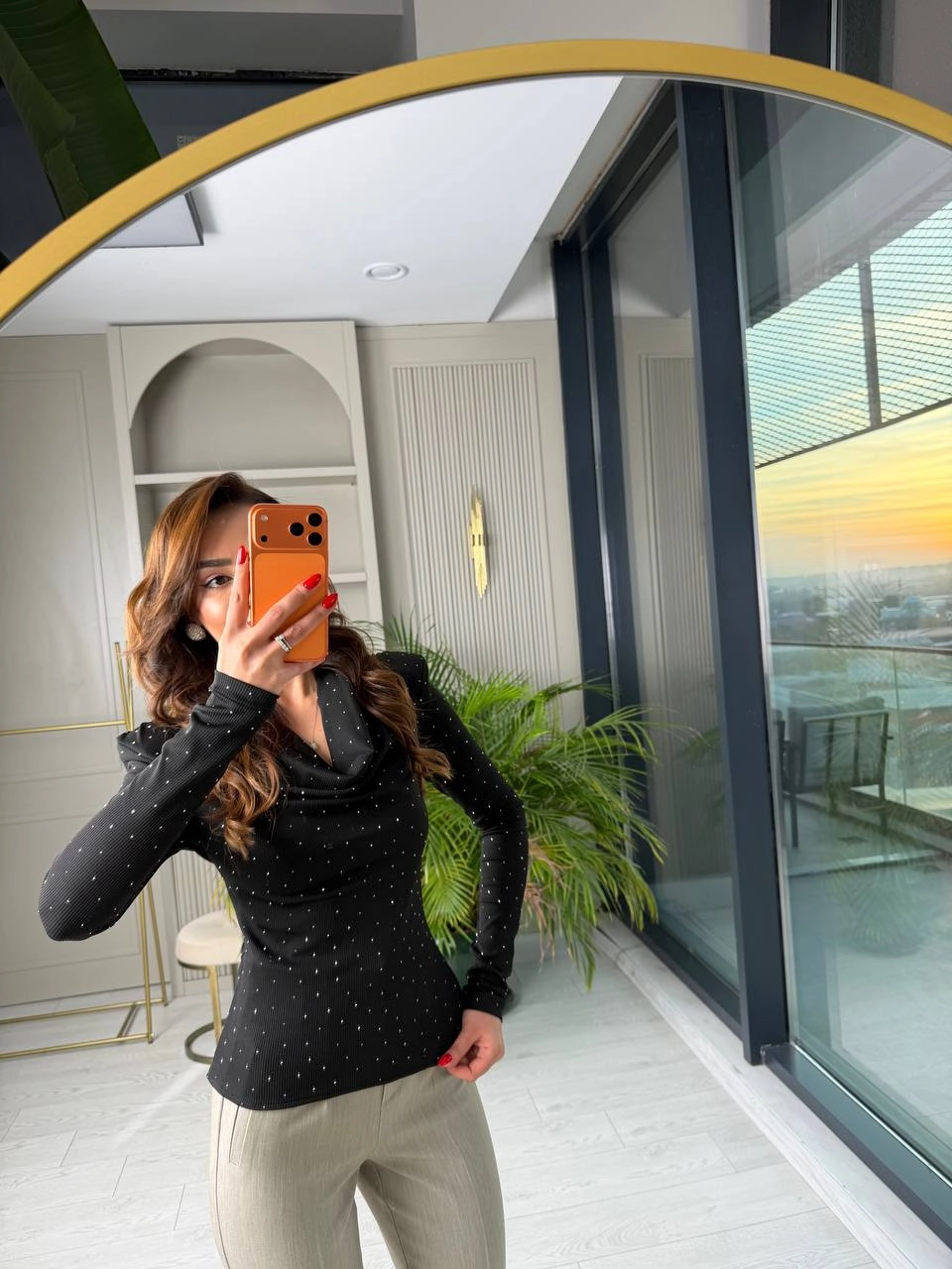 Siyah%20Minimal%20Taşlı%20Likralı%20Vatkalı%20Bluz