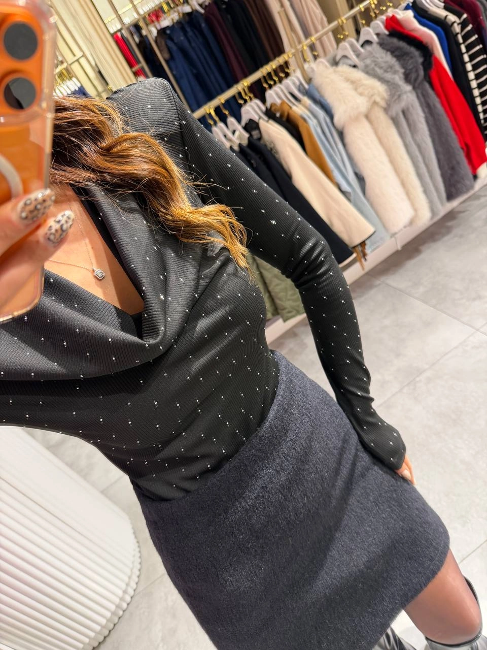 Siyah%20Minimal%20Taşlı%20Likralı%20Vatkalı%20Bluz