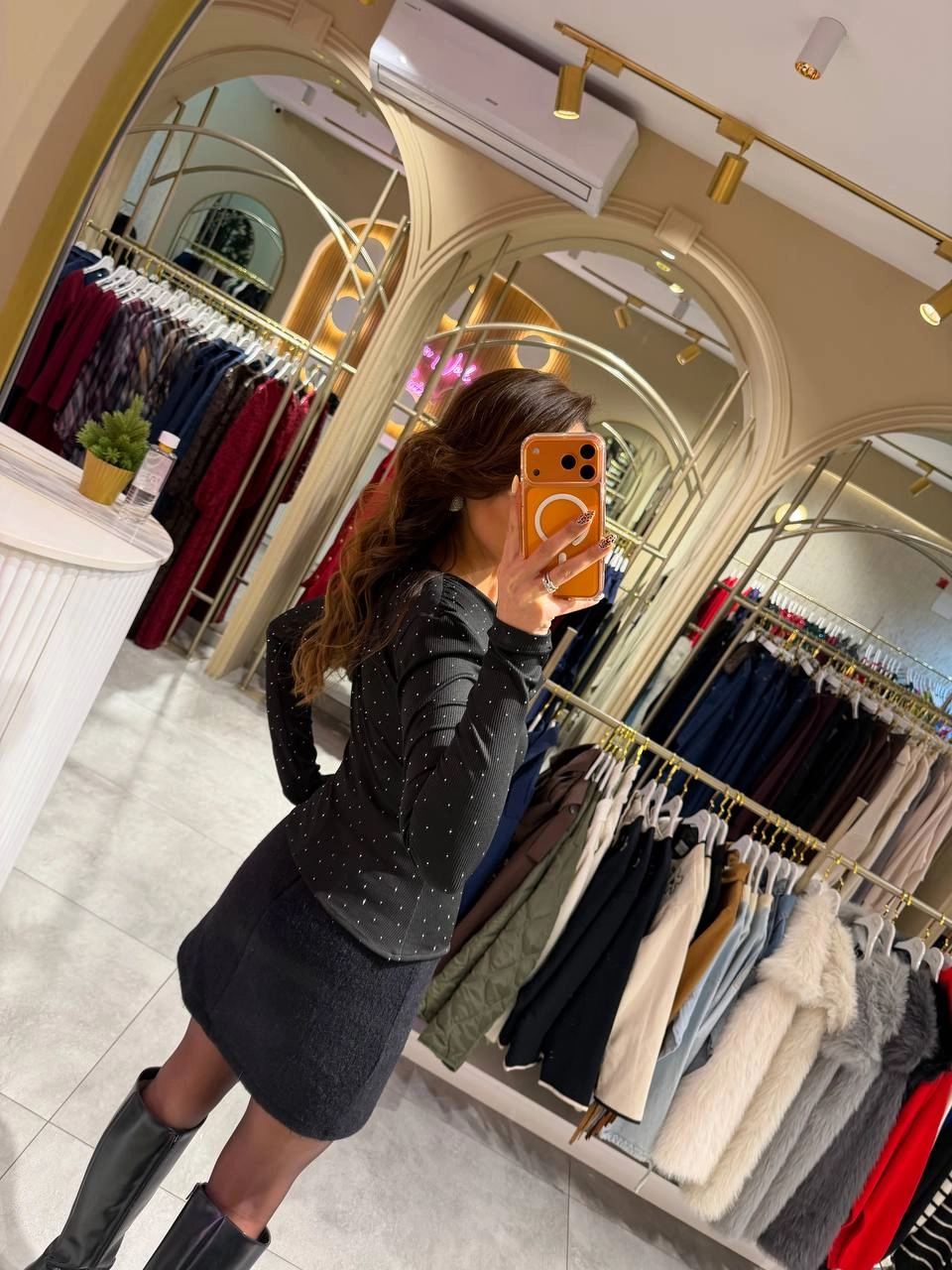 Siyah%20Minimal%20Taşlı%20Likralı%20Vatkalı%20Bluz