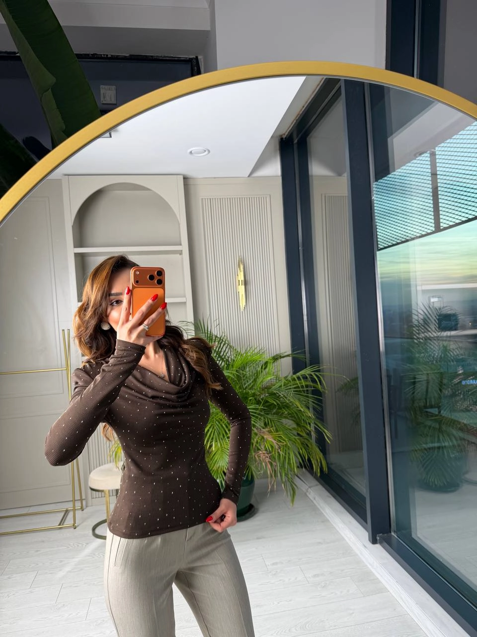 Kahverengi%20Minimal%20Taşlı%20Likralı%20Vatkalı%20Bluz