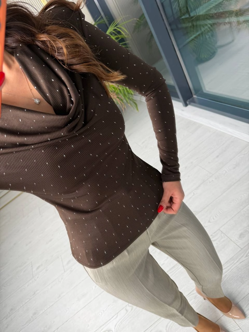 Kahverengi%20Minimal%20Taşlı%20Likralı%20Vatkalı%20Bluz