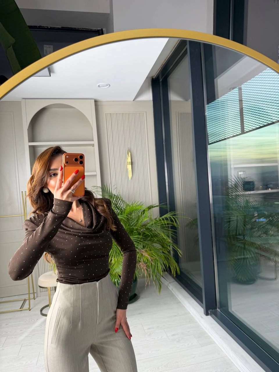 Kahverengi%20Minimal%20Taşlı%20Likralı%20Vatkalı%20Bluz