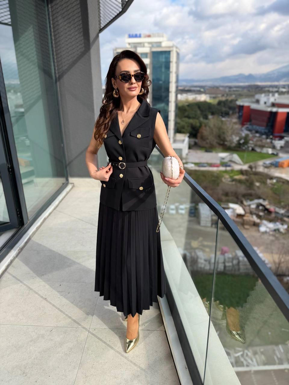 Siyah%20Piliseli%20Etek%20Yelek%20Takım