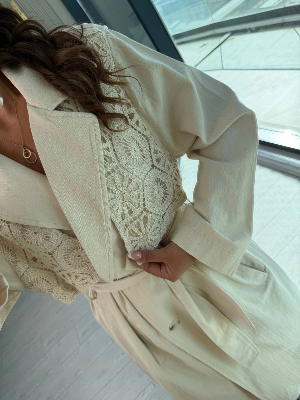 Natural%20Taş%20Rengi%20Dantel%20Detaylı%20Yarım%20Astarlı%20Gabardin%20Trençkot