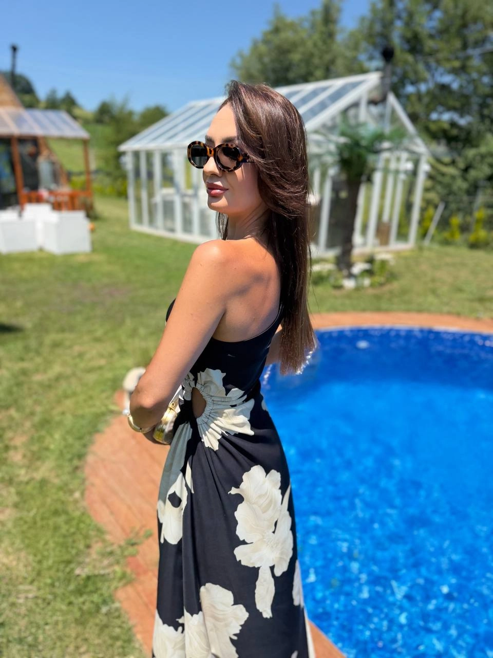 Siyah%20Desenli%20Bel%20Pencereli%20Dubai%20Saten%20Kumaş%20Elbise