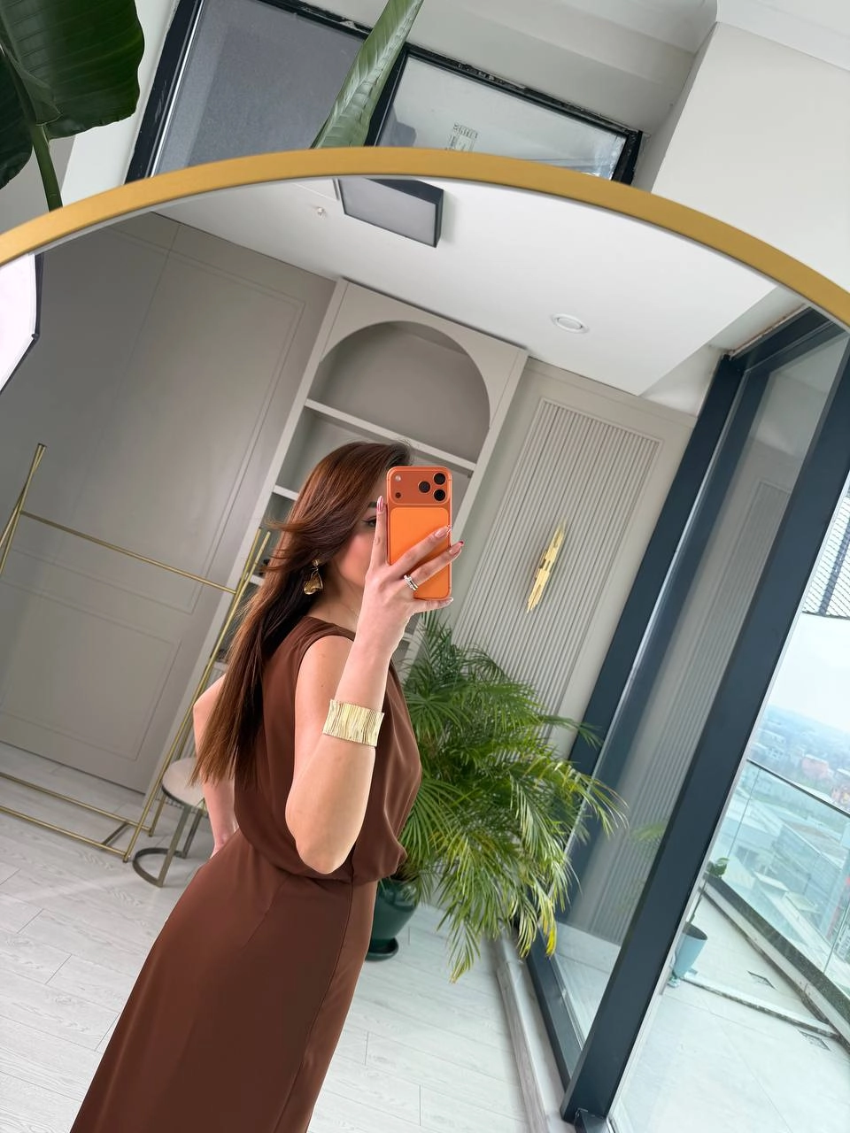 Kahverengi%20Yırtmaç%20Detaylı%20Zara%20Model%20İpekli%20Krep%20Elbise