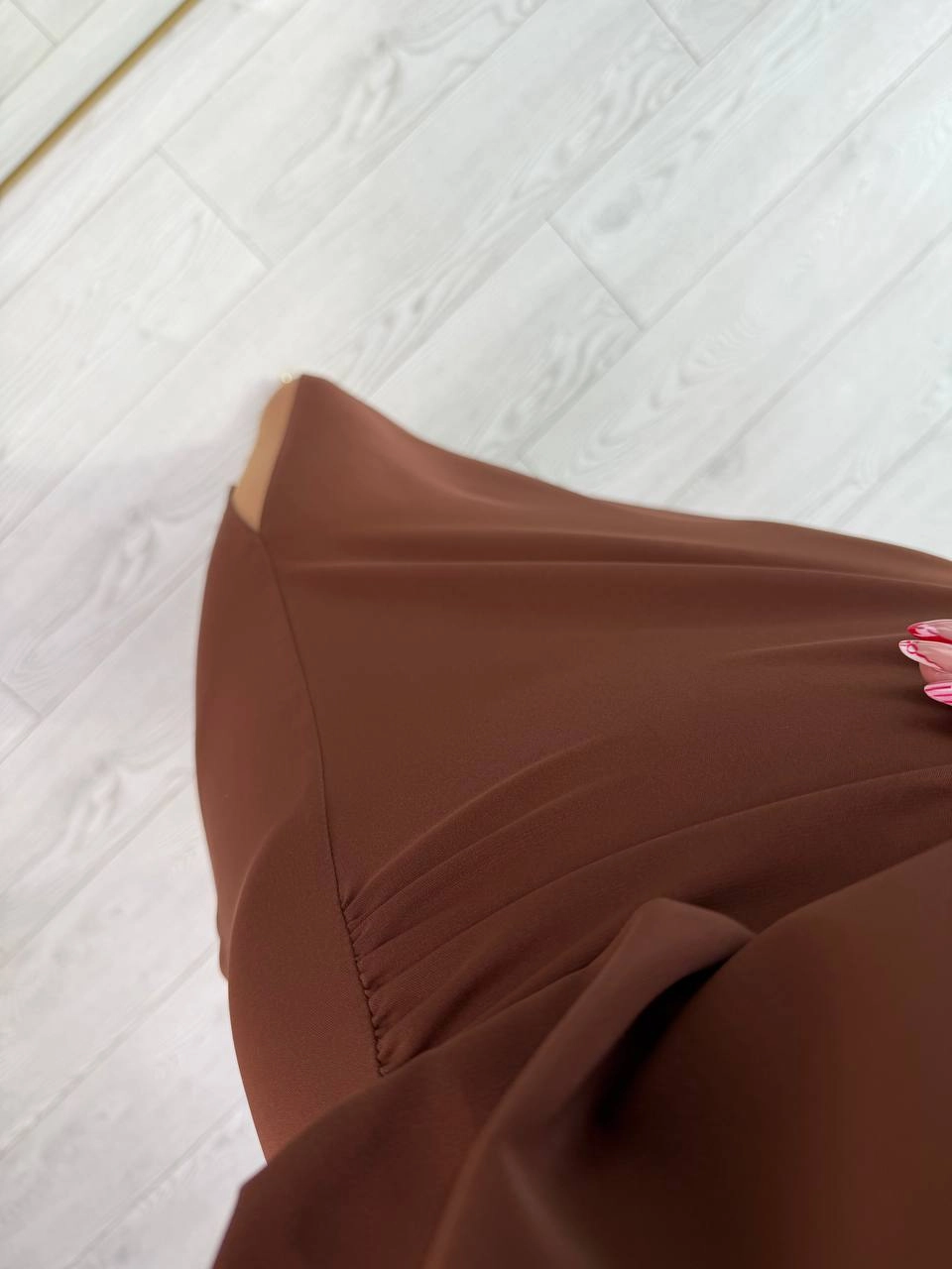 Kahverengi%20Yırtmaç%20Detaylı%20Zara%20Model%20İpekli%20Krep%20Elbise