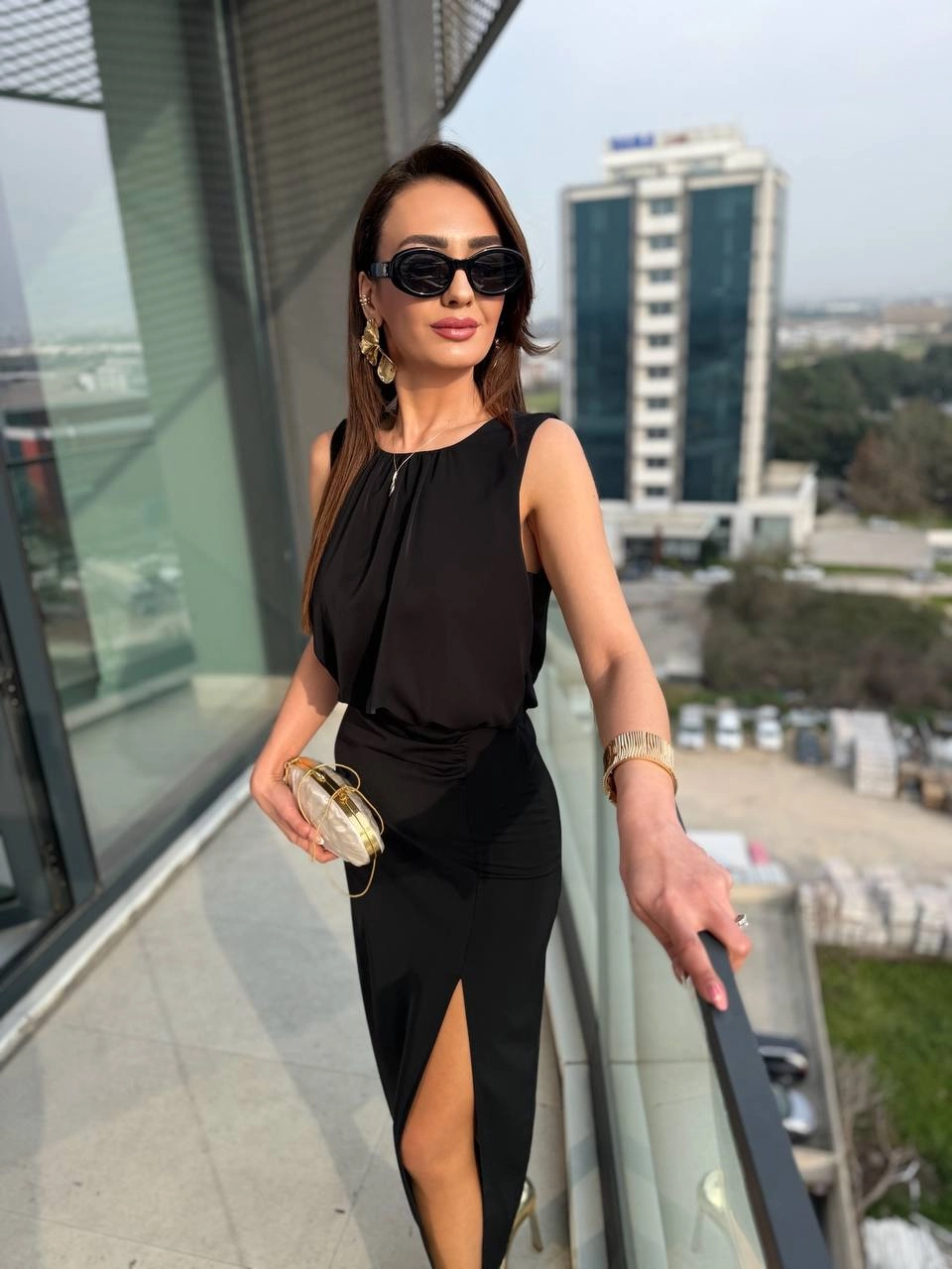 Siyah%20Yırtmaç%20Detaylı%20Zara%20Model%20İpekli%20Krep%20Elbise
