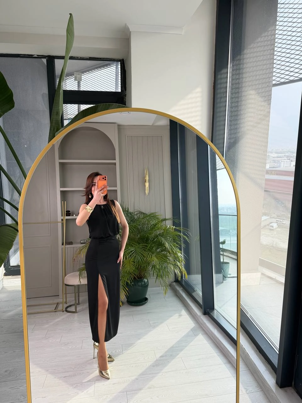 Siyah%20Yırtmaç%20Detaylı%20Zara%20Model%20İpekli%20Krep%20Elbise