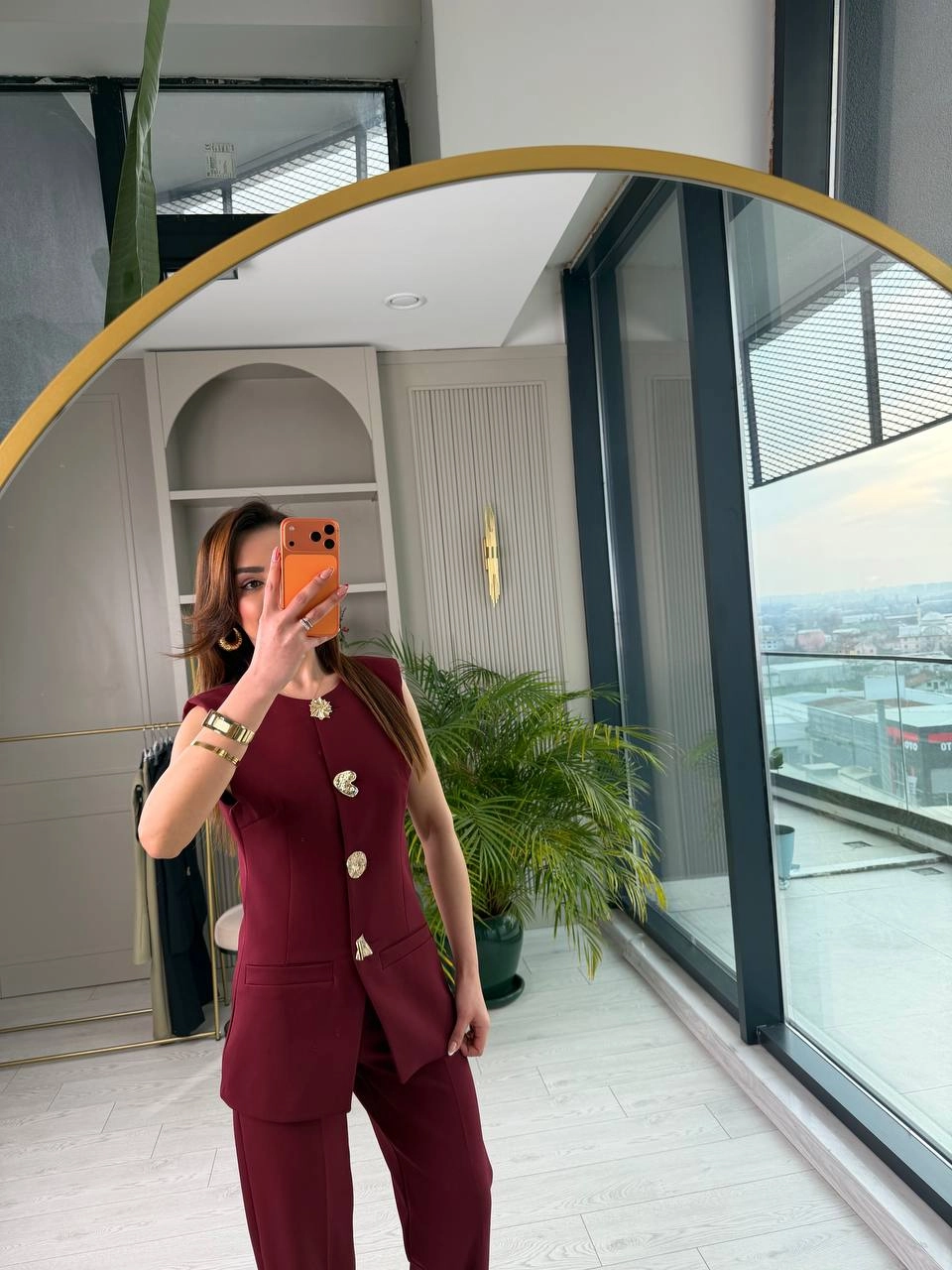 Bordo%20Gold%20Düğme%20Detaylı%20Atlas%20Kumaş%20Takım