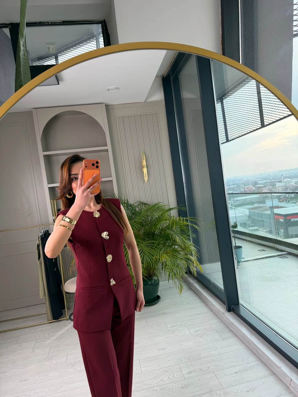 Bordo%20Gold%20Düğme%20Detaylı%20Atlas%20Kumaş%20Takım