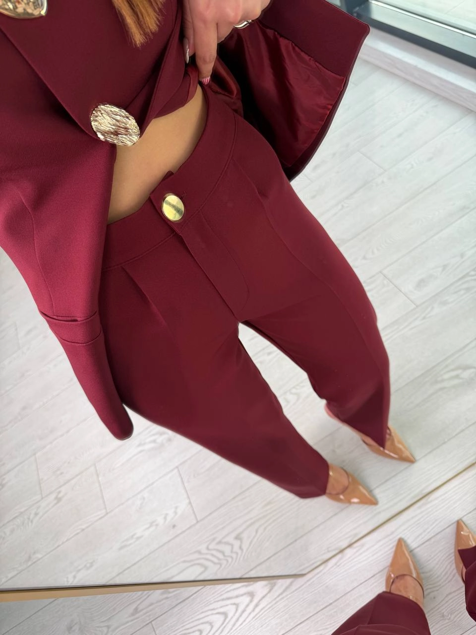 Bordo%20Gold%20Düğme%20Detaylı%20Atlas%20Kumaş%20Takım