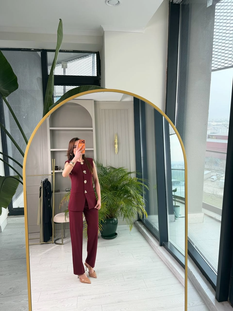 Bordo%20Gold%20Düğme%20Detaylı%20Atlas%20Kumaş%20Takım
