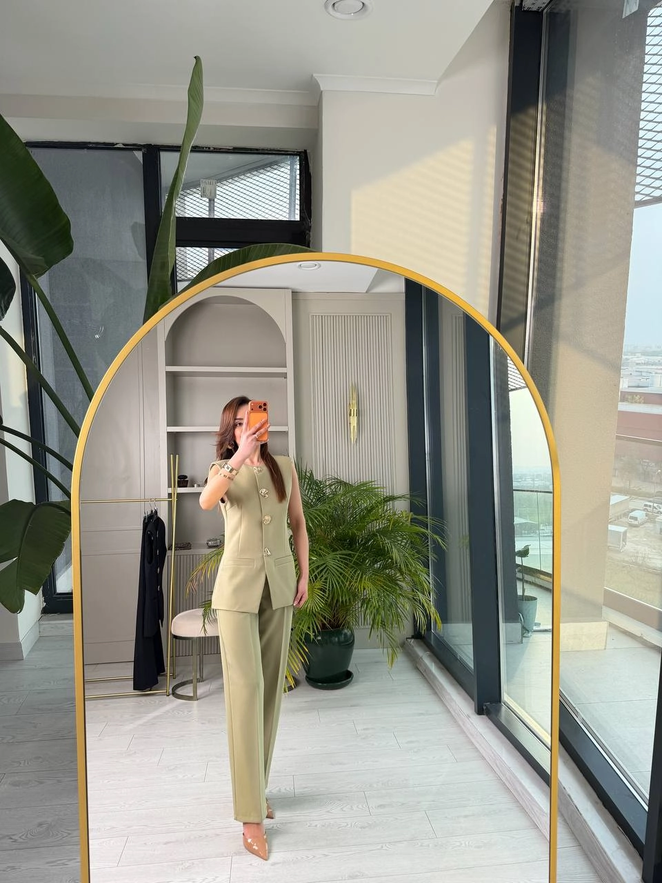 Yeşil%20Gold%20Düğme%20Detaylı%20Atlas%20Kumaş%20Takım