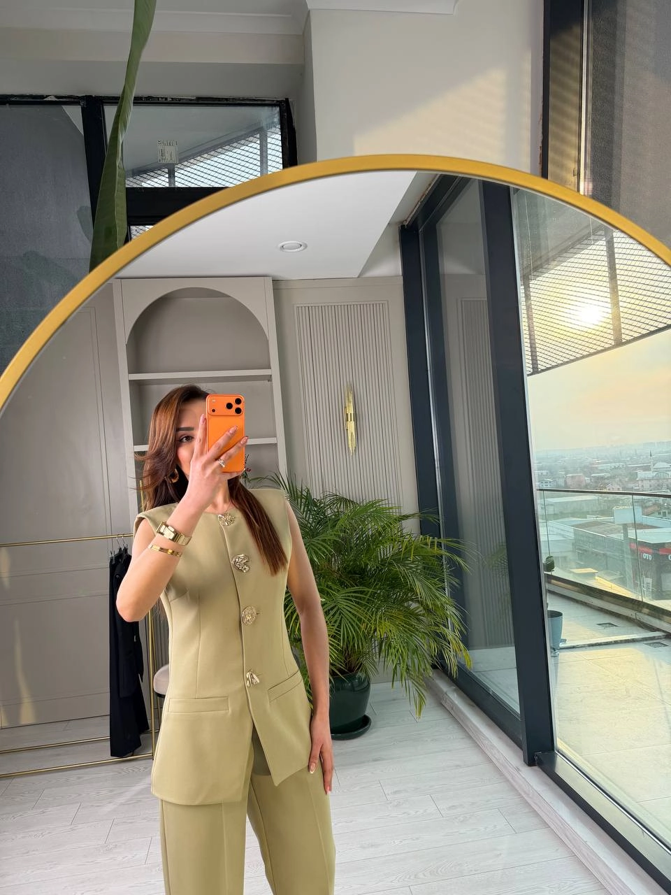 Yeşil%20Gold%20Düğme%20Detaylı%20Atlas%20Kumaş%20Takım