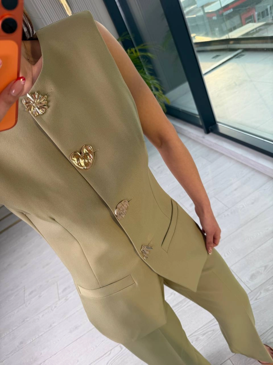 Yeşil%20Gold%20Düğme%20Detaylı%20Atlas%20Kumaş%20Takım