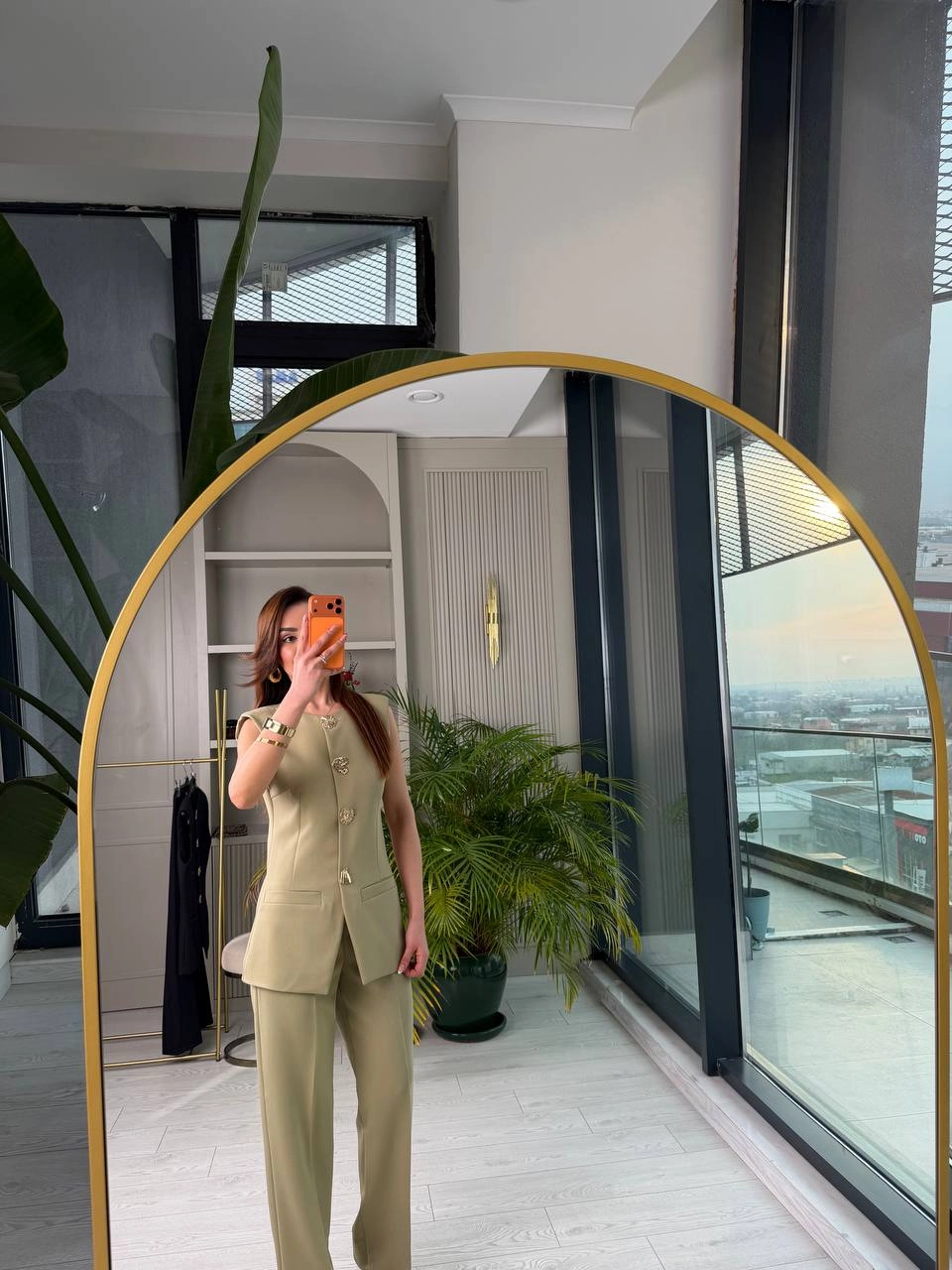 Yeşil%20Gold%20Düğme%20Detaylı%20Atlas%20Kumaş%20Takım