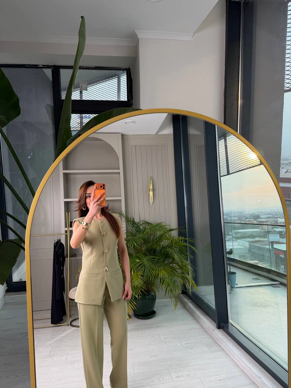 Yeşil%20Gold%20Düğme%20Detaylı%20Atlas%20Kumaş%20Takım