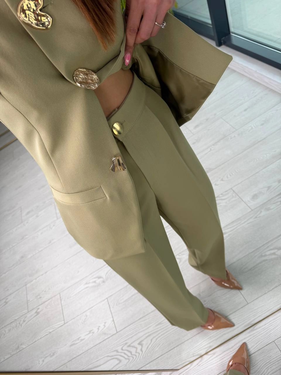 Yeşil%20Gold%20Düğme%20Detaylı%20Atlas%20Kumaş%20Takım