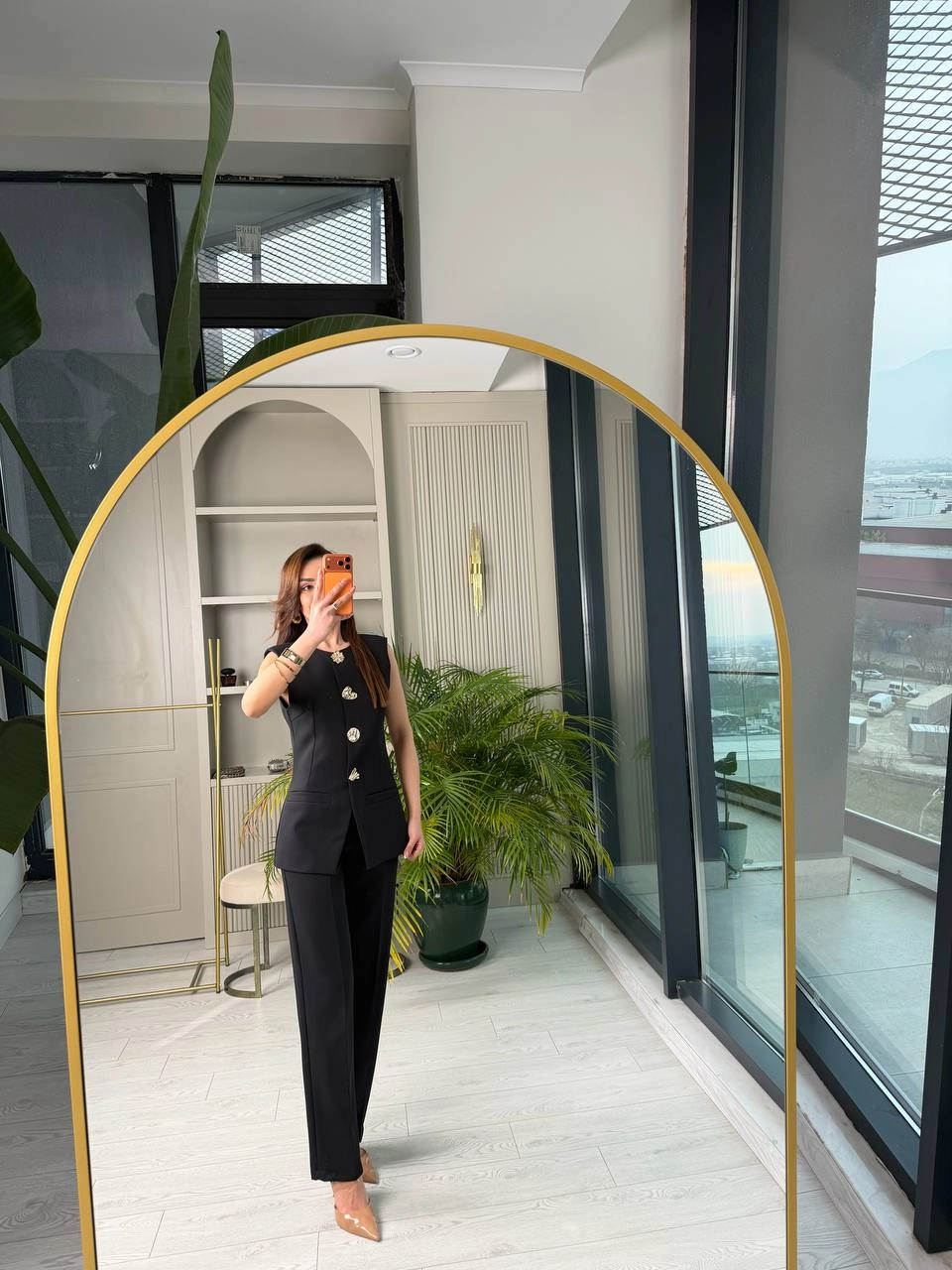 Siyah%20Gold%20Düğme%20Detaylı%20Atlas%20Kumaş%20Takım