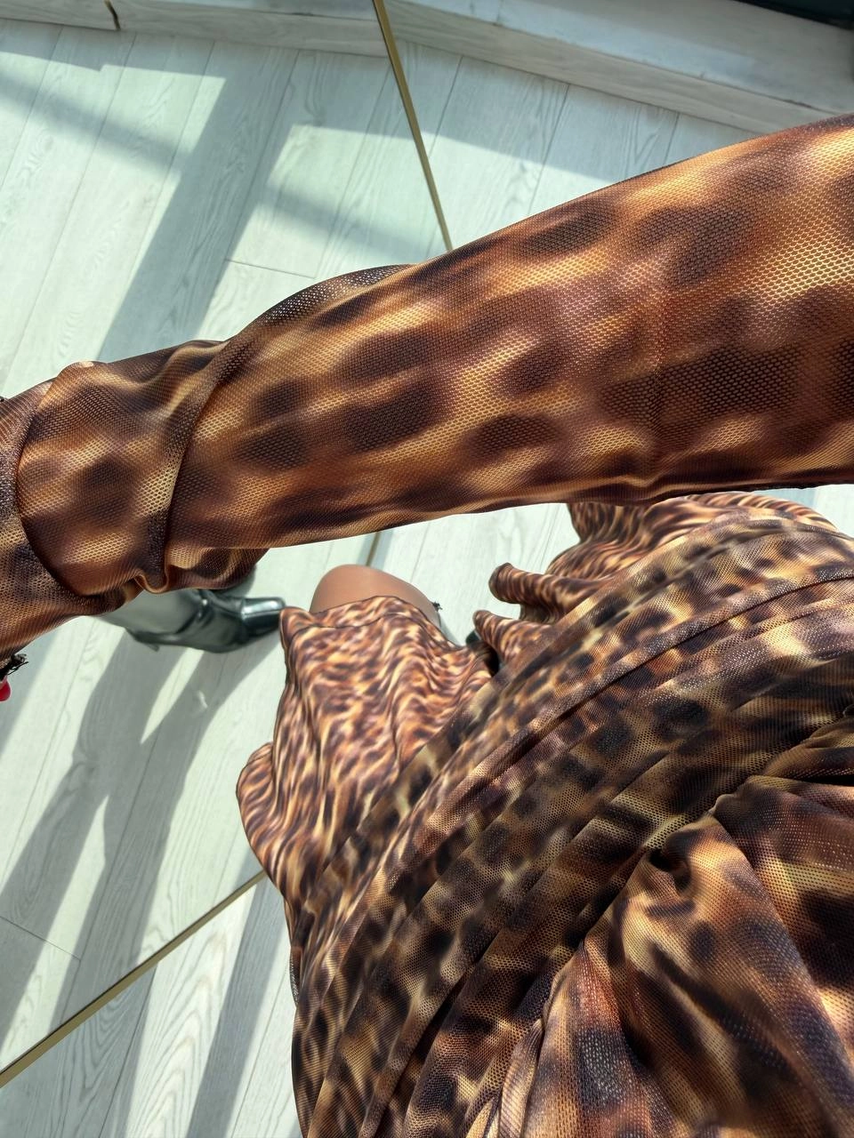 Tasarım%20Leopar%20Desen%20Vatkalı%20Astarlı%20Tül%20Elbise