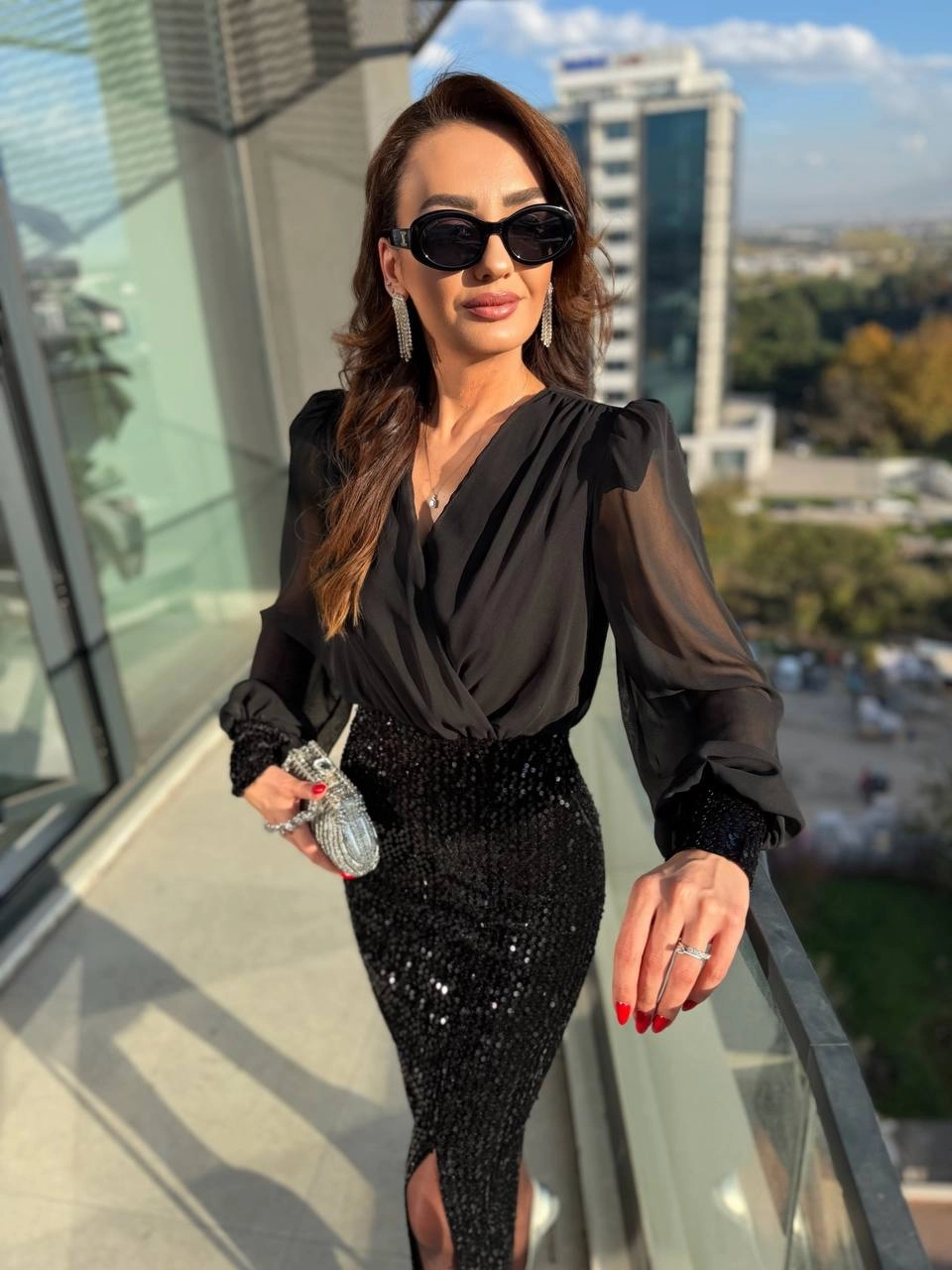 Siyah%20Payetli%20Şifon%20Detaylı%20Elbise